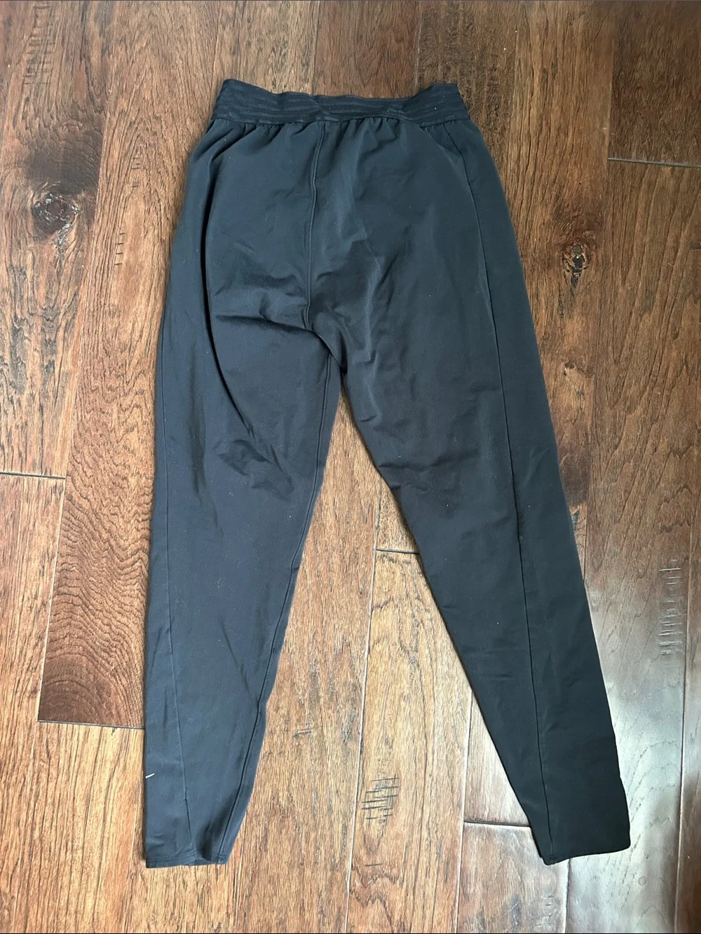 Nike Black women’s size S Performance Leggings with White Swoosh